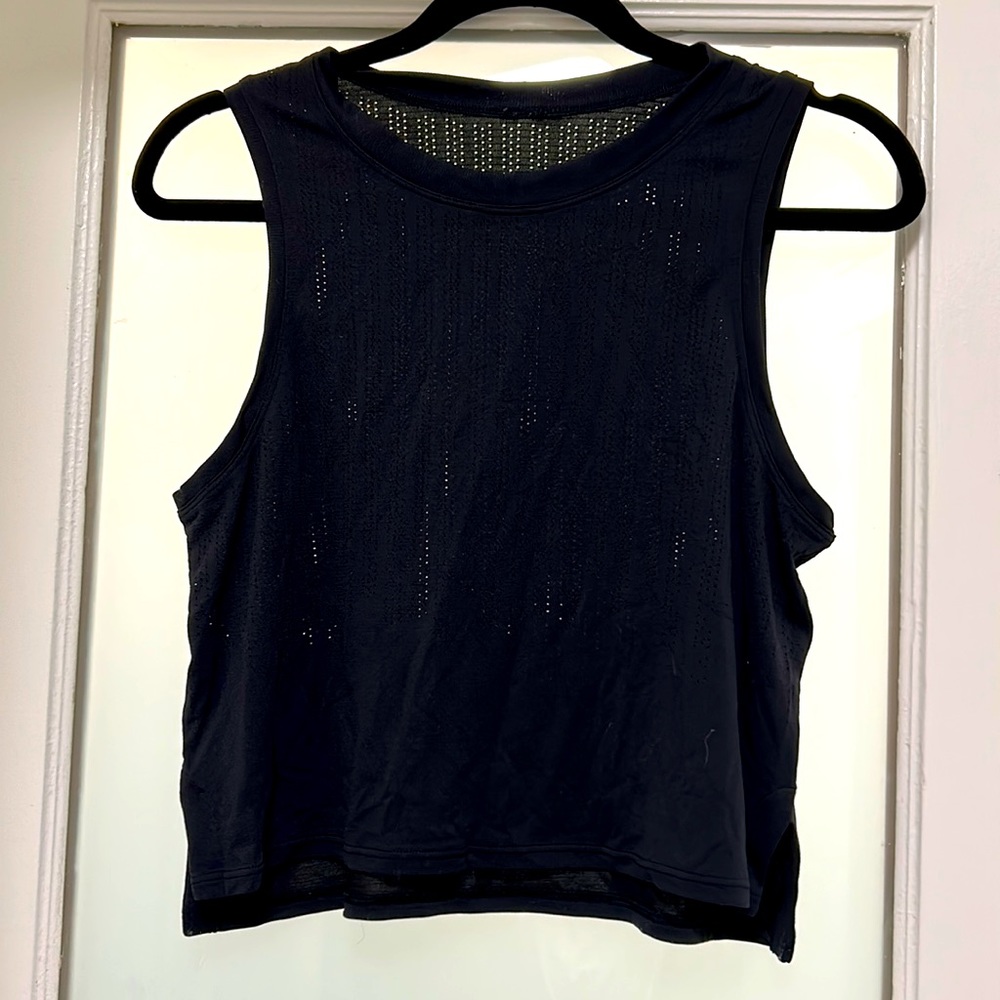 Lululemon black crop top